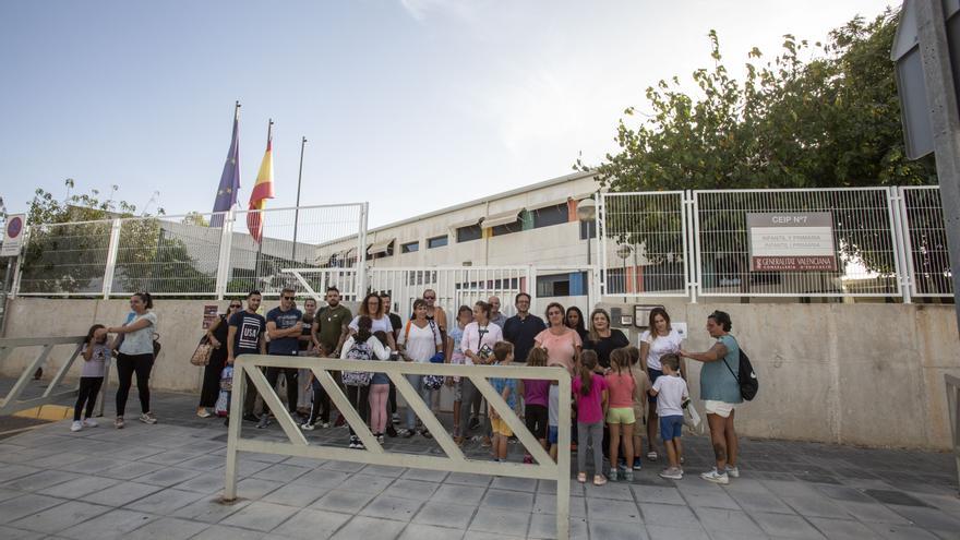 La AMPA de un colegio de Santa Pola pide dinero a las familias para pintar las paredes