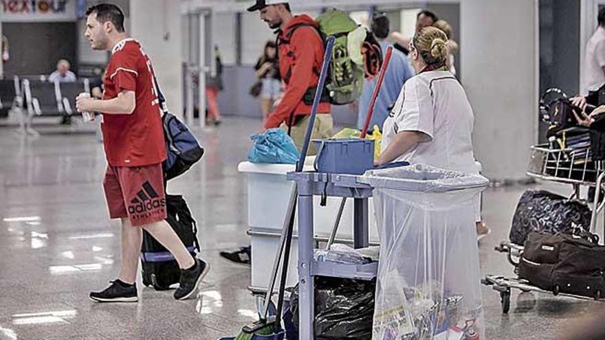 Se vigilarán las condiciones laborales entre los trabajadores de los aeropuertos de las islas.