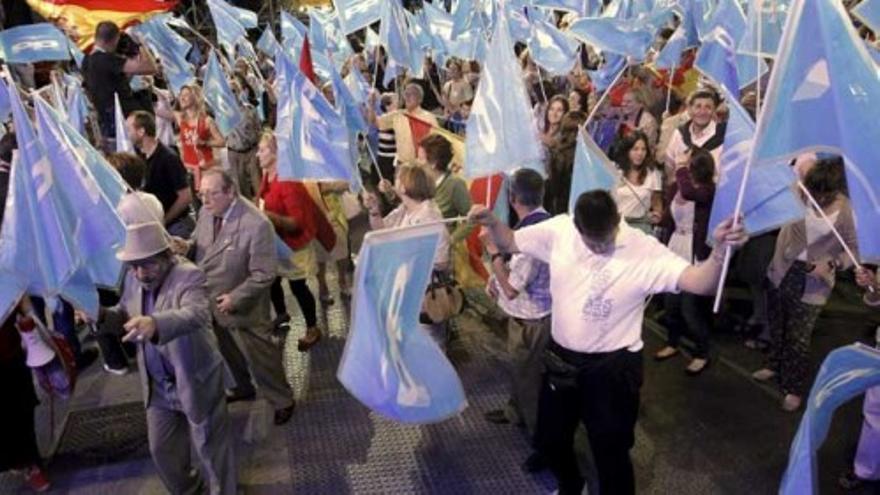 España se viste de azul tras las elecciones