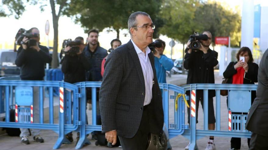 El juez Yllanes el pasado 23 de octubre entrando en el edificio de Son Rossinyol donde se celebrará el juicio del caso Nóos.
