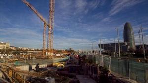 Obres de remodelació de la plaça de les Glòries, l’agost del 2014.