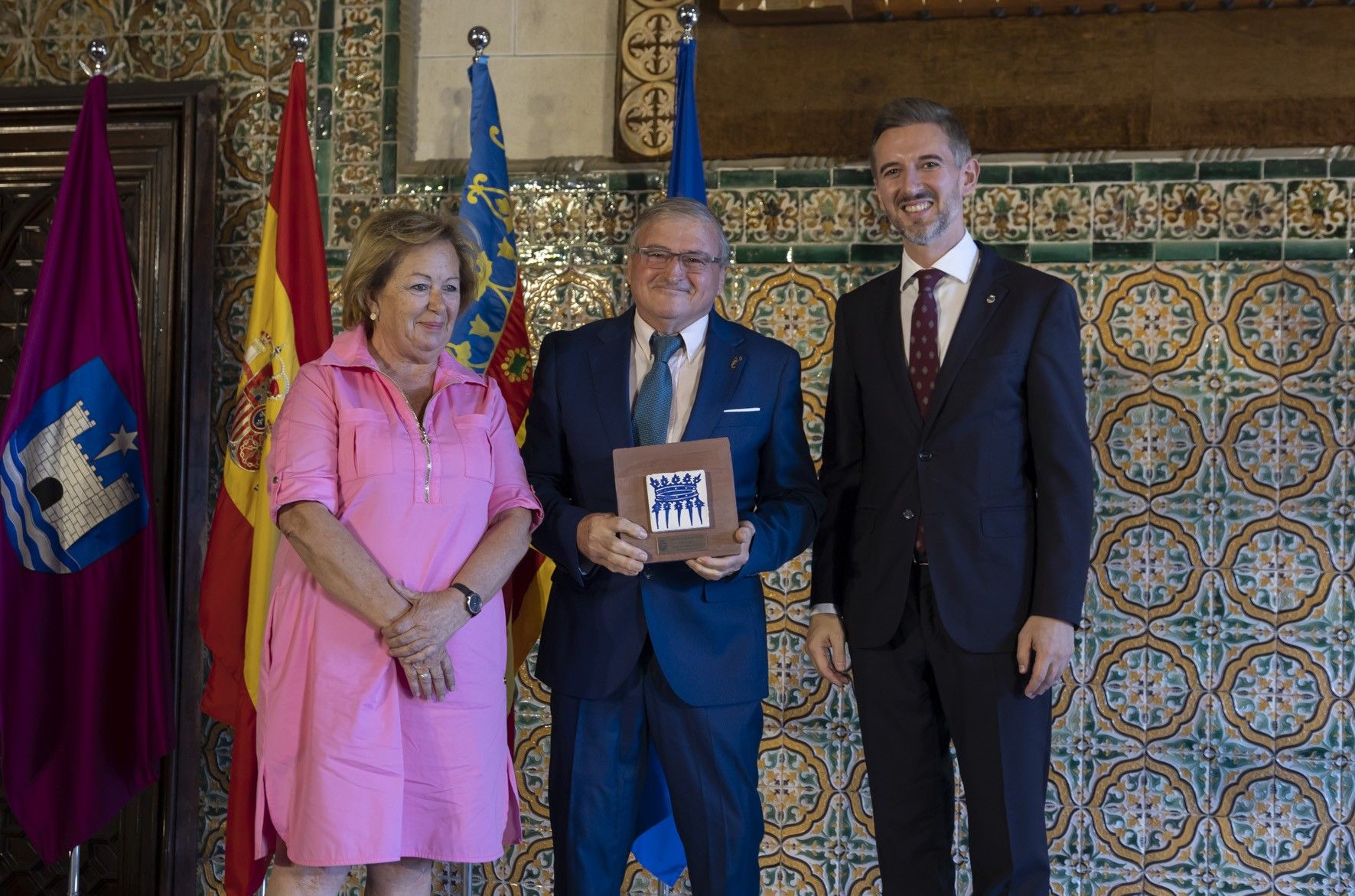 Las imágenes del Acto Cívico que reconoce a personas y colectivos de Gandia