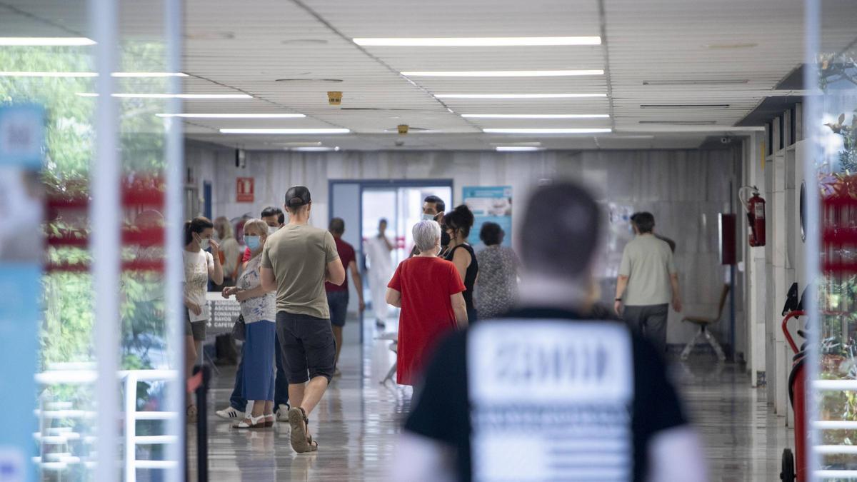 Acceso al hospital Lluís Alcanyís de Xàtiva.