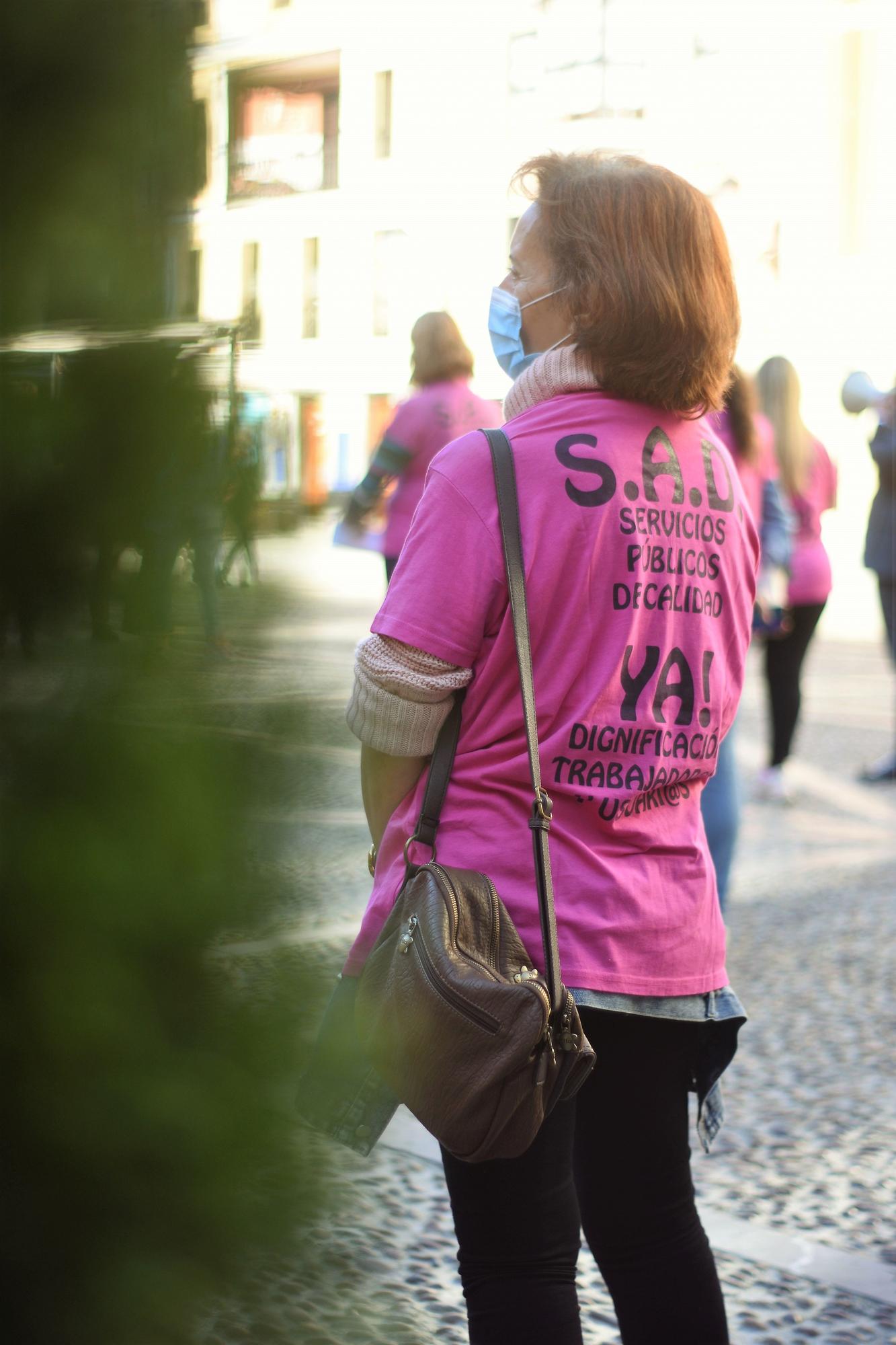 Manifestación de trabajadoras de ayuda a domicilio en Gijón