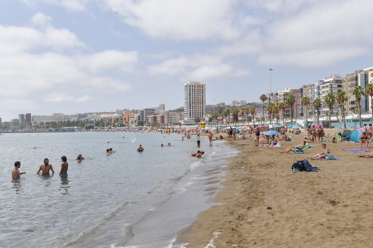 Un sábado de playa en Las Alcaravaneras (21/08/21)