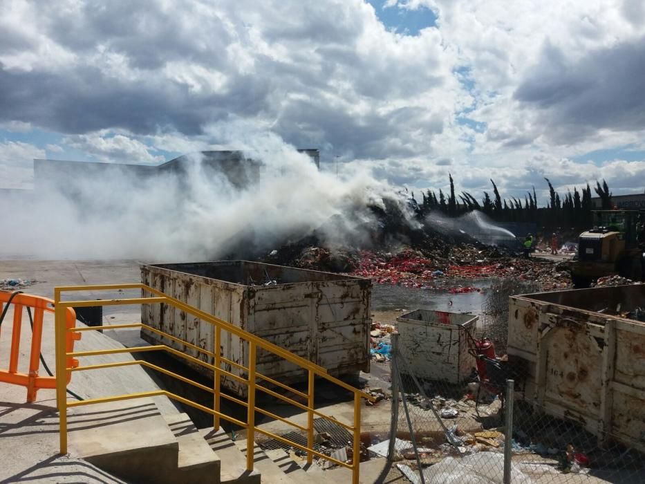 Incendio en una empresa de reciclaje en Picassent