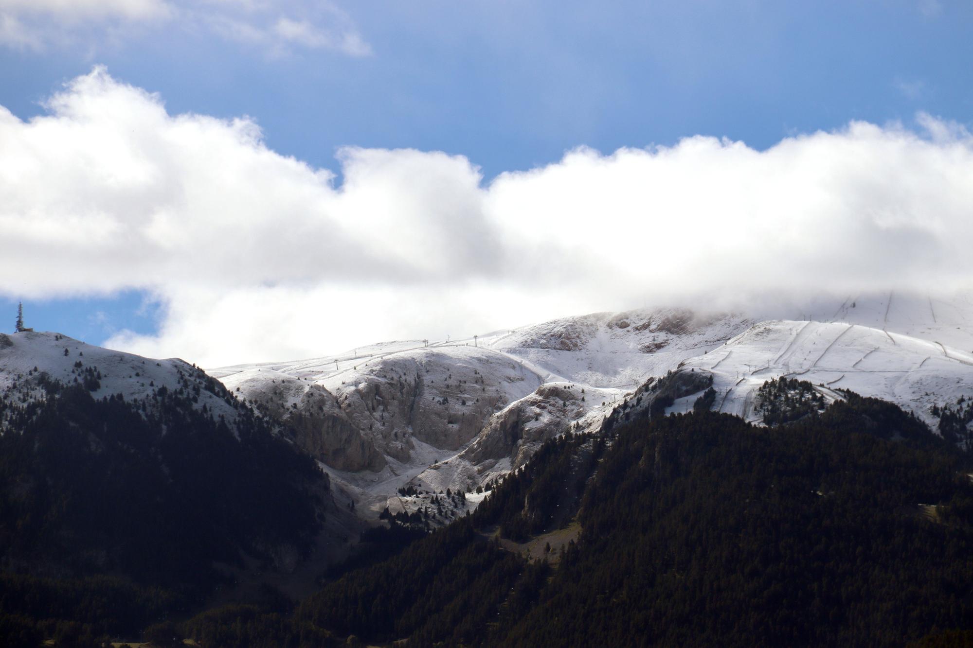 La primera nevada de la temporada a la Cerdanya