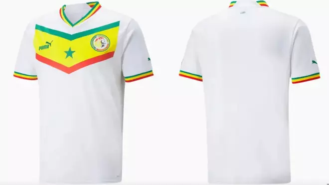 Senegal (local): De color blanco y con los colores de la bandera en el pecho, el modelo es una reinterpretación en homenaje al que los Leones de la Teranga vistieron hace 20 años en su primer Mundial, Corea-Japón 2002