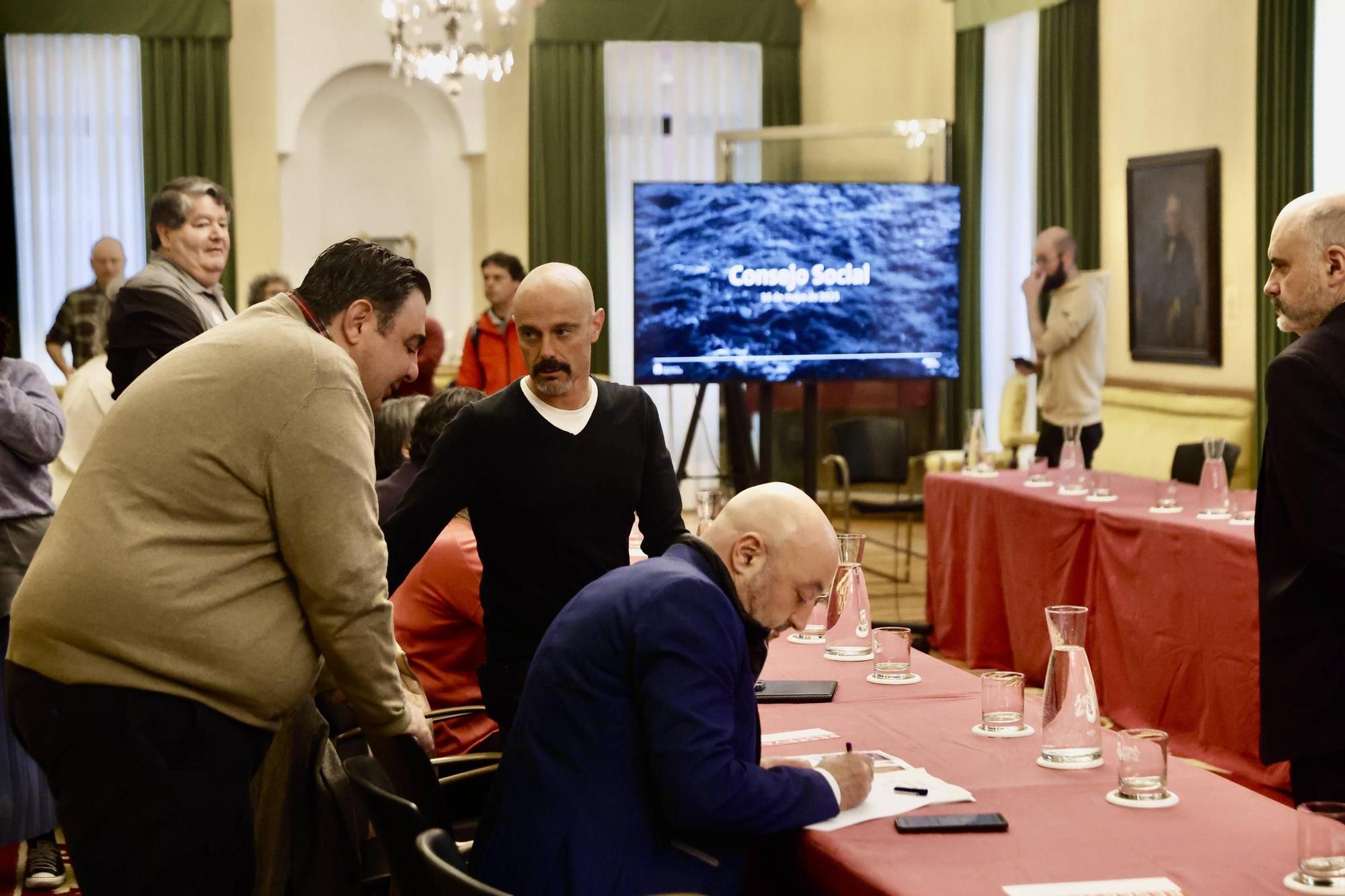 Así fue el tenso Consejo Social por Naval Gijón (en imágenes)