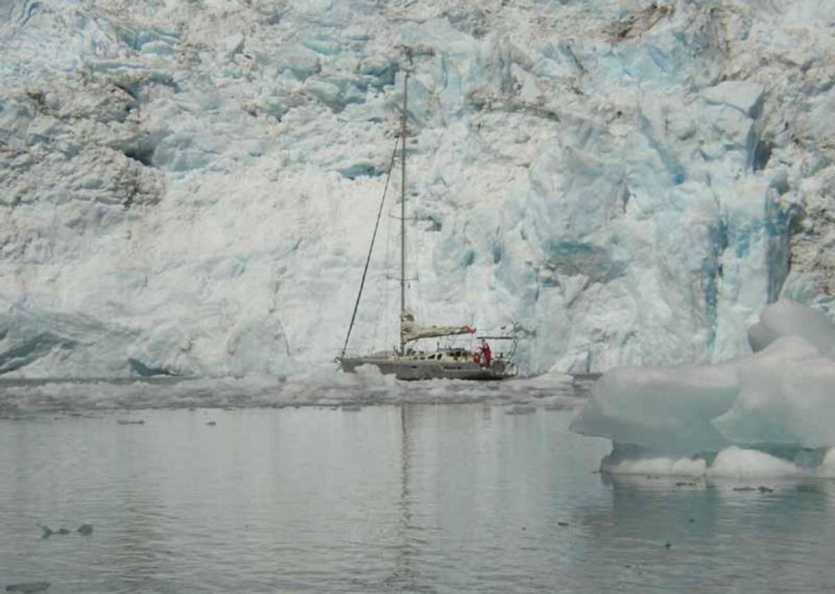 El ingeniero que diseñó el velero, en un viaje suyo a Alaska.   | // FDV