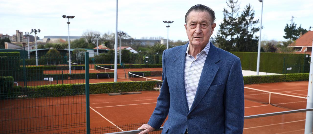 Manuel Vega-Arango, en el Club de Tenis de Gijón.