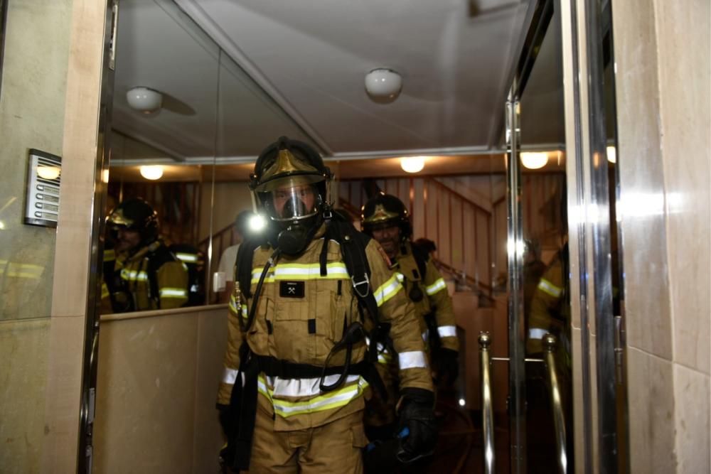 Incendio en un edificio de la plaza Camachos de Murcia