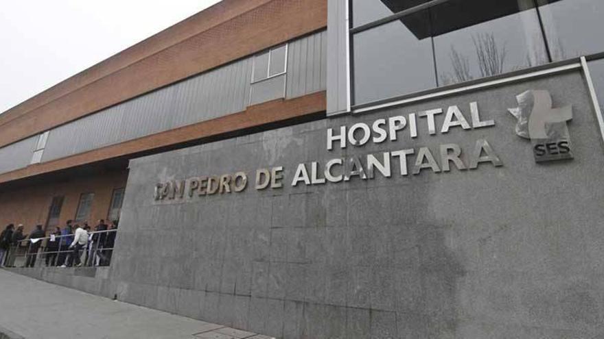 Las enfermeras del hospital San Pedro de Alcántara de Cáceres piden tres equipos en cirugía