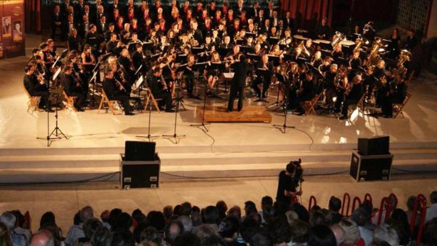 Artistas de la localidad crevillentina protagonizaron la gala lírica.