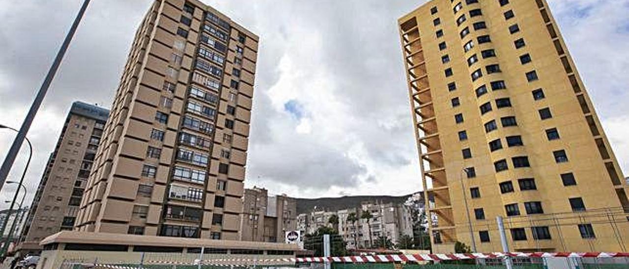 Edificios en la calle Alicante, donde Vox se aupó como segunda fuerza el domingo.