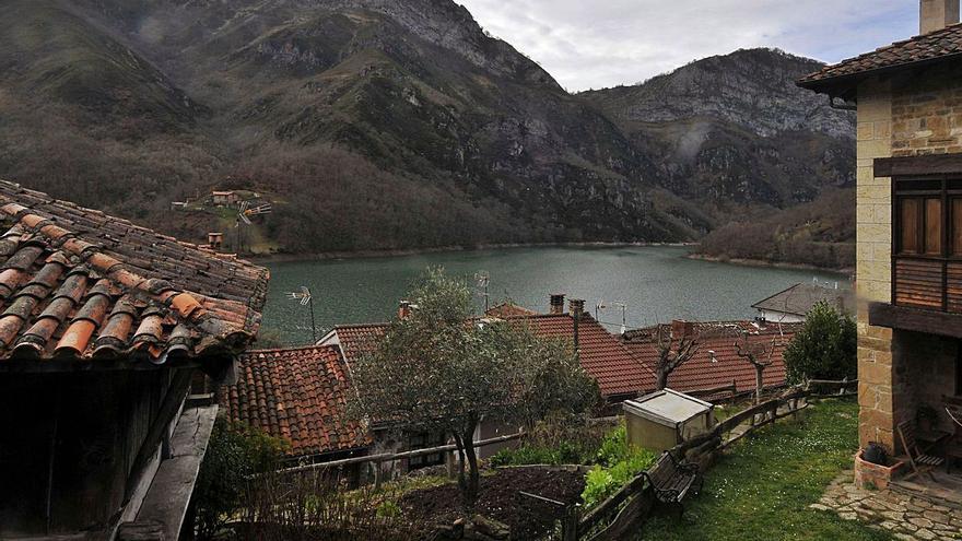 La Federación Asturiana de Piragüismo plantea un centro de entrenamiento de alto nivel en Tanes