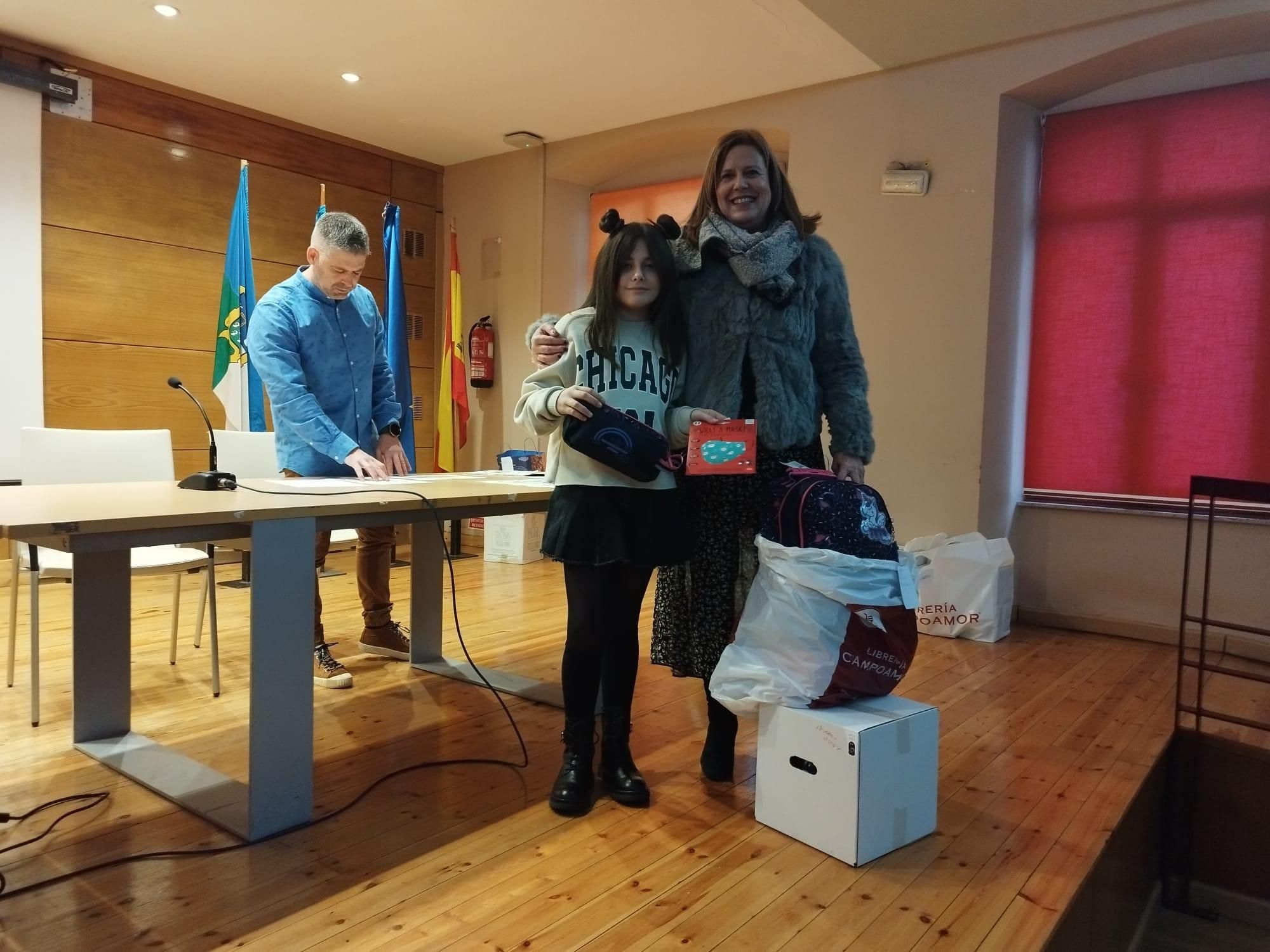 Los niños de Langreo reciclan la Navidad