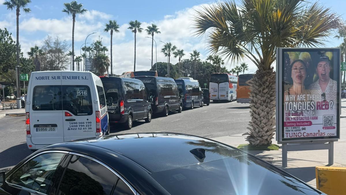 Momento de colapso en el aeropuerto de Tenerife Sur