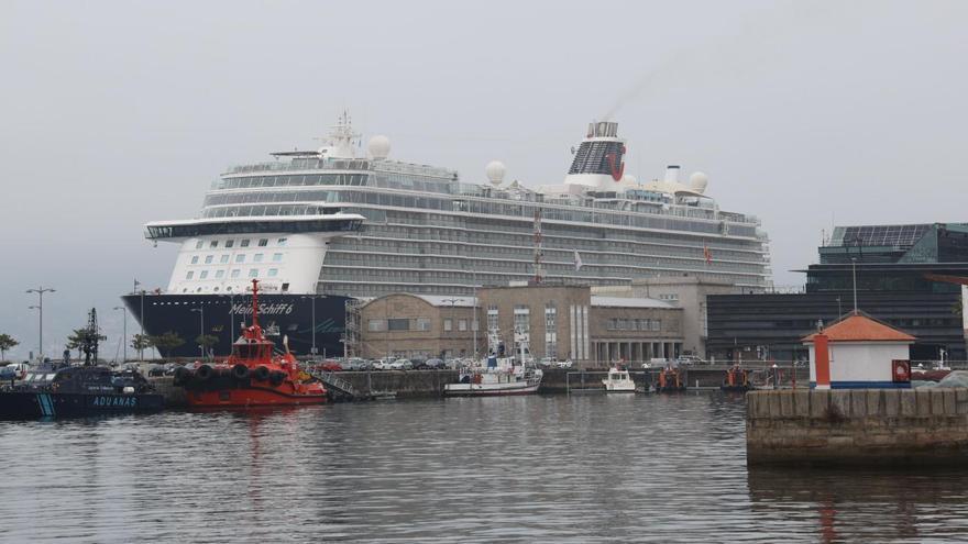 Bautismo vigués para el «Mein Schiff 6»