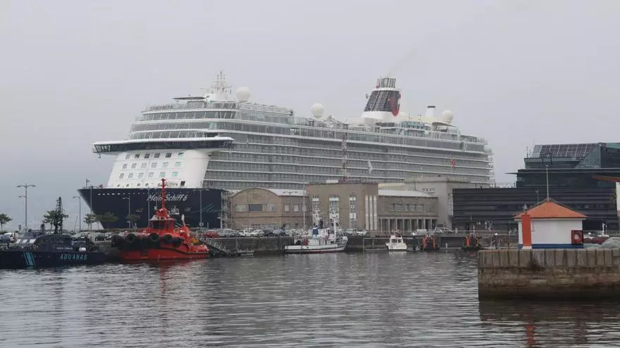 Bautismo vigués para el «Mein Schiff 6»