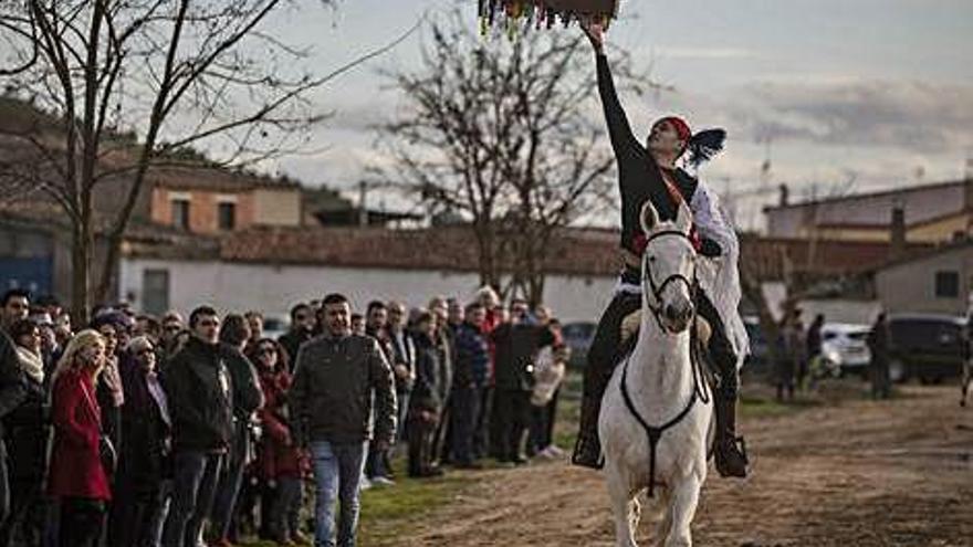 Iván García en plena carrera por la cinta.