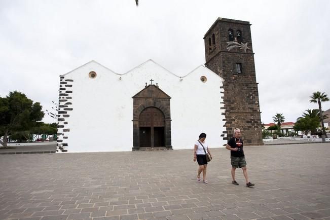 FUERTEVENTURA . IGLESIA DE LA OLIVA -