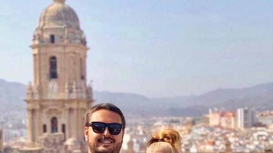 Belén Esteban con su marido en la terraza del Hotel AC Málaga Palacio.