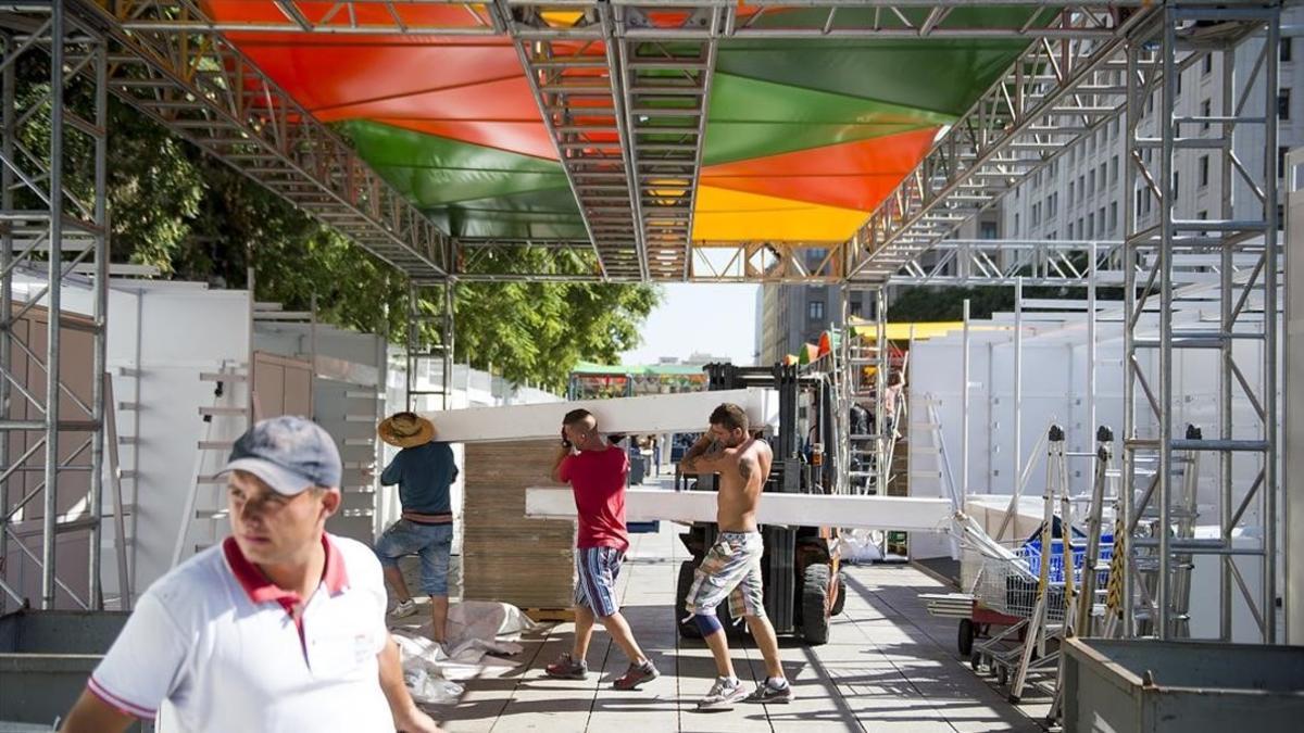 Preparativos  para la celebración de la  Setmana del Llibre en Català.