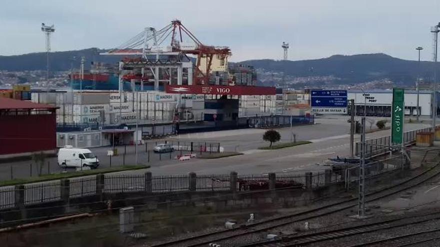 El portacontenedores más grande que ha visitado Vigo