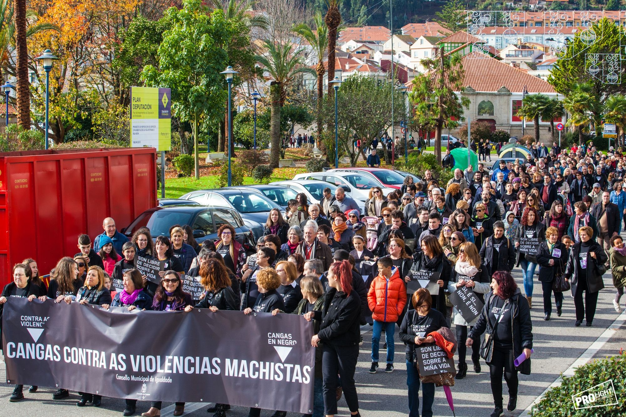 Manifestación en Cangas por el 25N en 2018.jpg