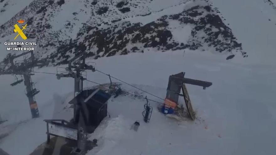 Así ha quedado la estación de Astún tras ser evacuada por el accidente en un telesilla