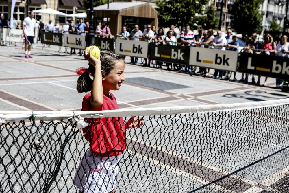 Partido de exhibición del Torneo Dionisio Nespral entre Pablo Carreño y Albert Montañés en el Paseo de Begoña