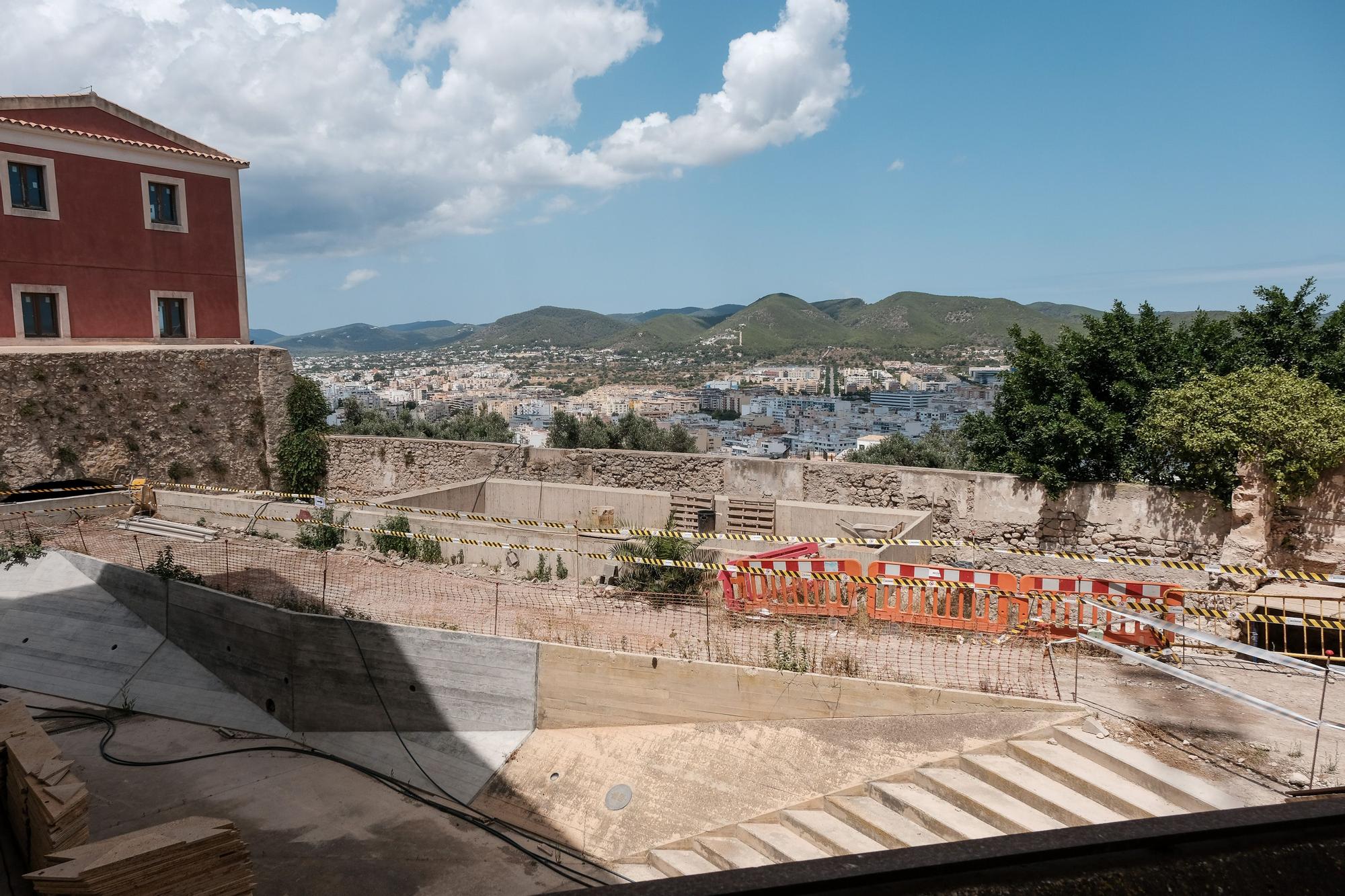 Así ha sido la visita de la ministra Reyes Maroto a las obras del Parador de Ibiza.