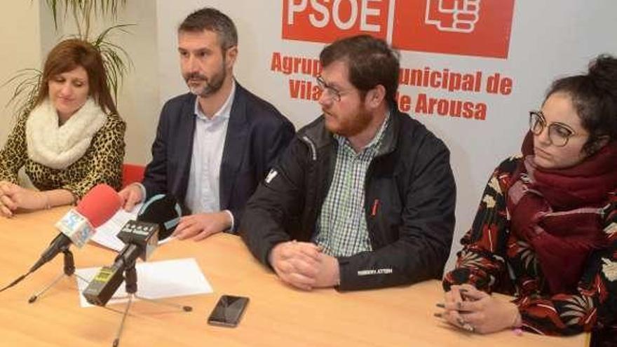 Los alcaldes socialistas cuestionaron a Durán ayer. // Noé Parga