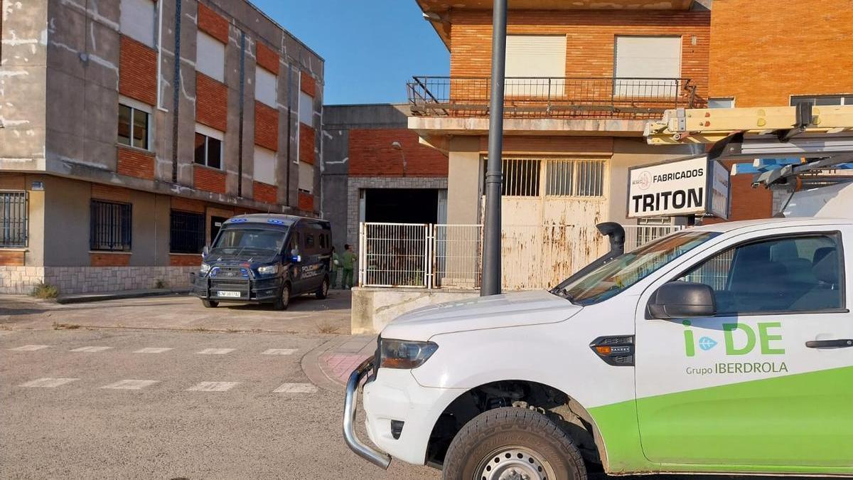 Un vehículo de Iberdrola, este martes en Benifaió.