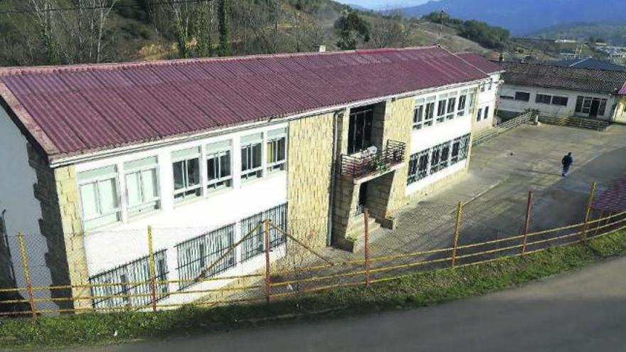 Colegio Virxe do Camiño de Rubiá, donde impartía clase el profesor acusado. / brais lorenzo