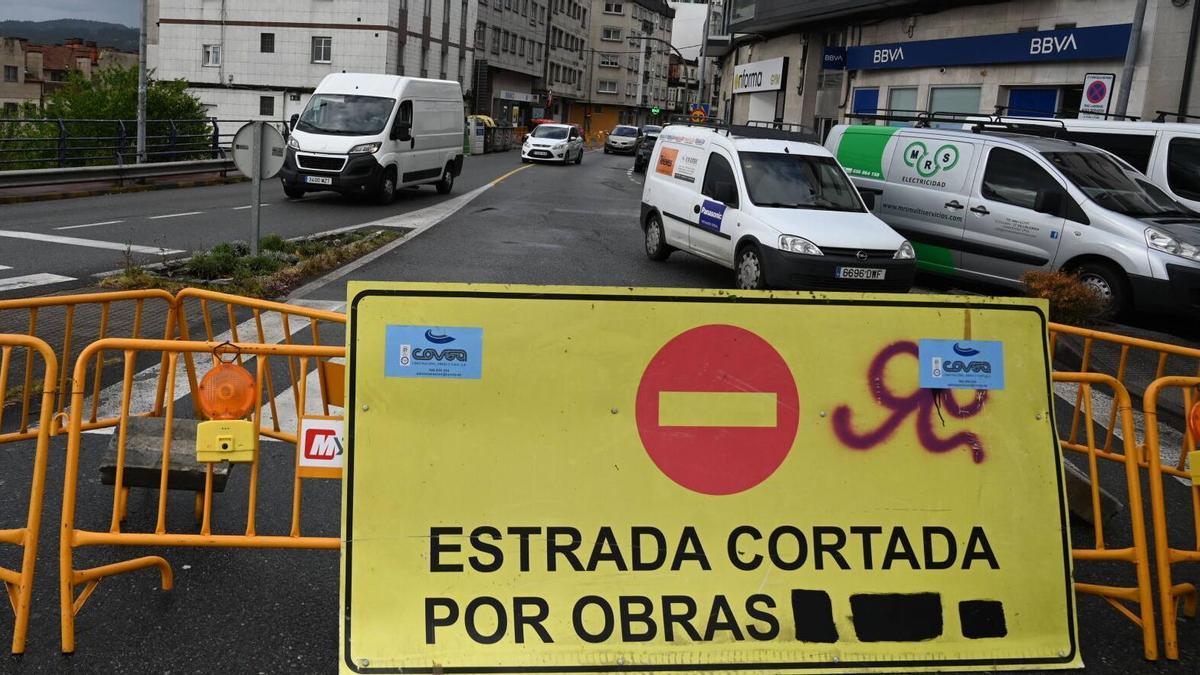 El carril en dirección a Sanxenxo lleva meses cerrado al tráfico, con excepciones.