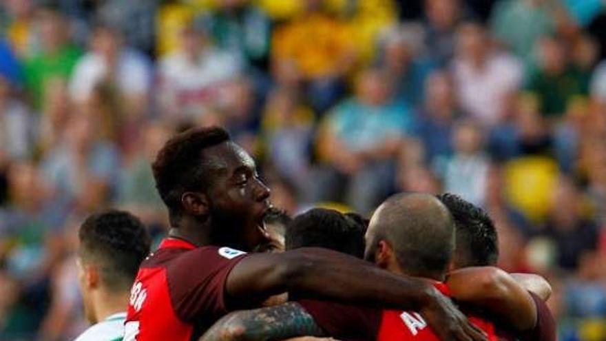 Los sevillistas celebran uno de los goles.