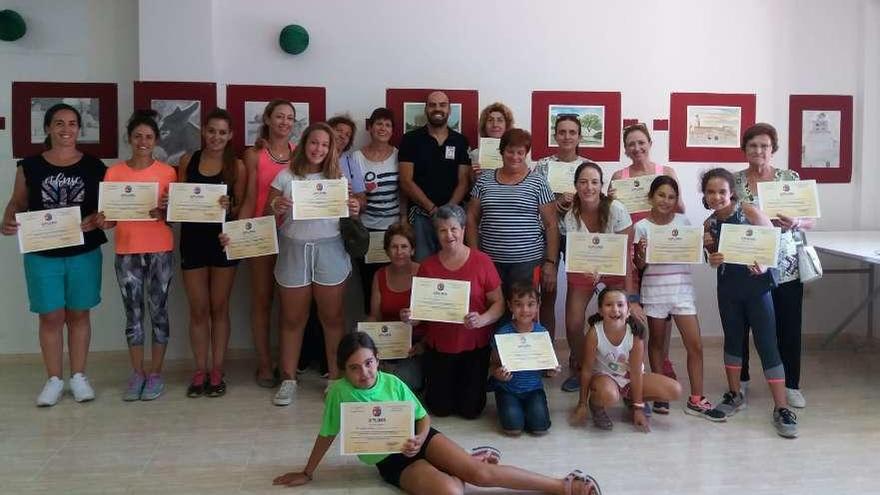 Participantes en el taller de defensa personal impartido por Ángel Barrrios.