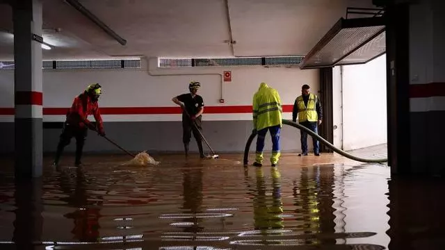 Inundado un garaje de Huerta de Santa Isabel por la rotura de una conducción