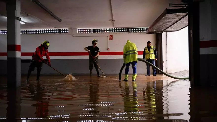 Inundado un garaje de Huerta de Santa Isabel por la rotura de una conducción