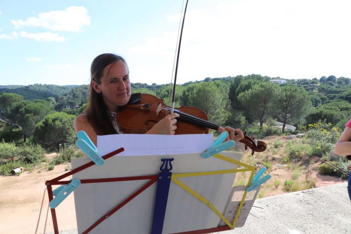 Siete músicos de la Orquesta se reúnen en torno a "La Habanera"