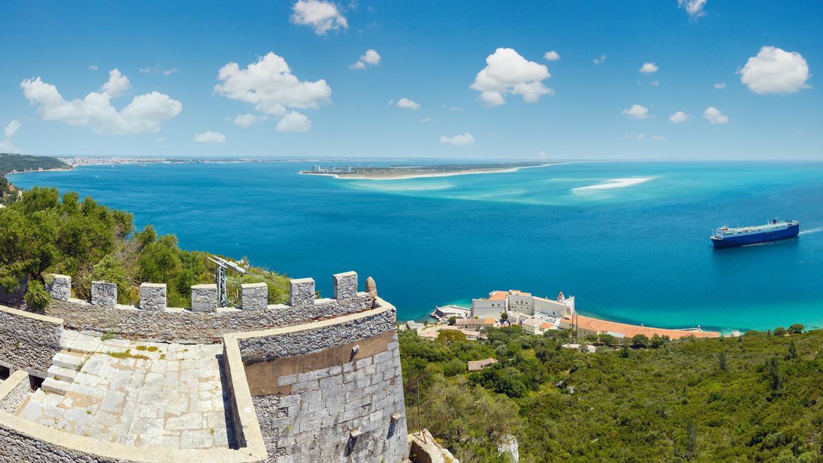 Las vistas desde la Fortaleza de Santa María da Arrábida son espectaculares.
