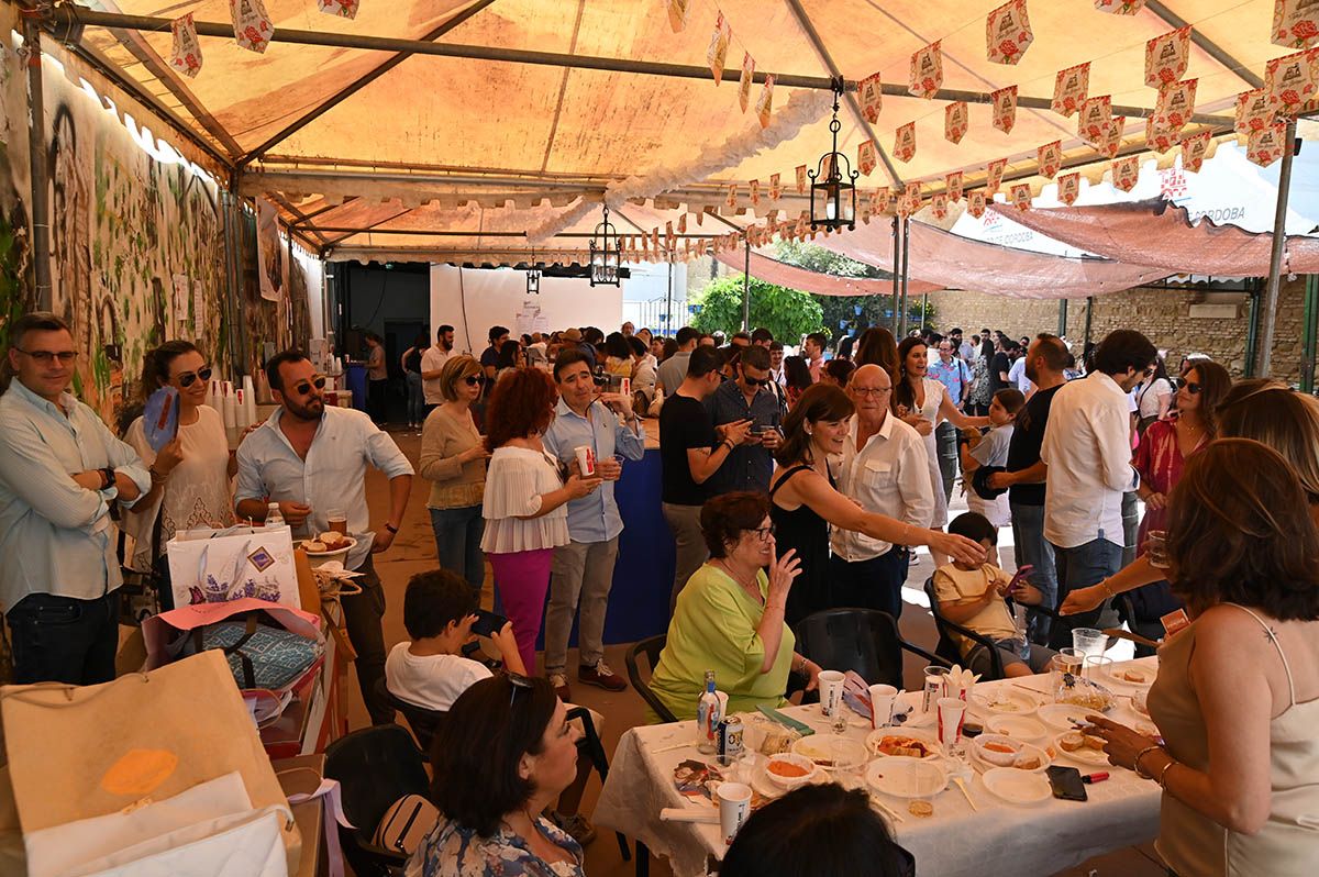 La AAVV del Alcázar Viejo se hace con el primer premio de cruces de mayo en recitos cerrados