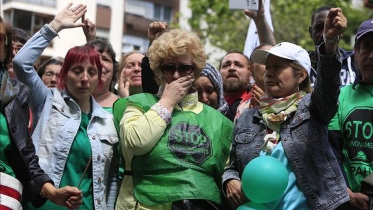 Protesta de miembros de la PAH frente la sede del PP en Barcelona