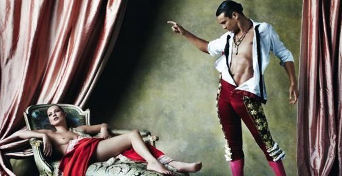 La ’top’ Kate Moss posa despullada davant del torero José Mari Manzanares a la revista ’Vogue España’ del mes de desembre. La ’top’ Kate Moss posa despullada davant del torero José Mari Manzanares a la revista ’Vogue España’ del mes de desembre.
