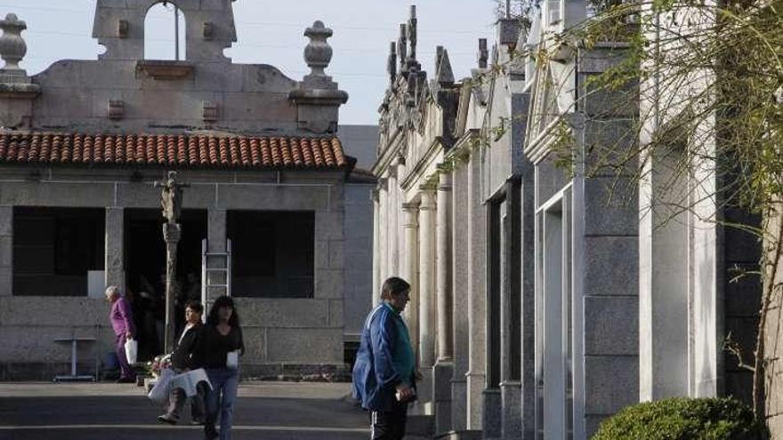 Camposanto de Bueu, ayer. // Santos A.