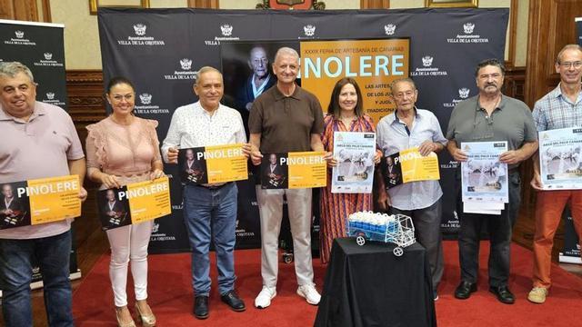 Momento de la presentación del programa y el cartel anunciador de la feria, ayer.