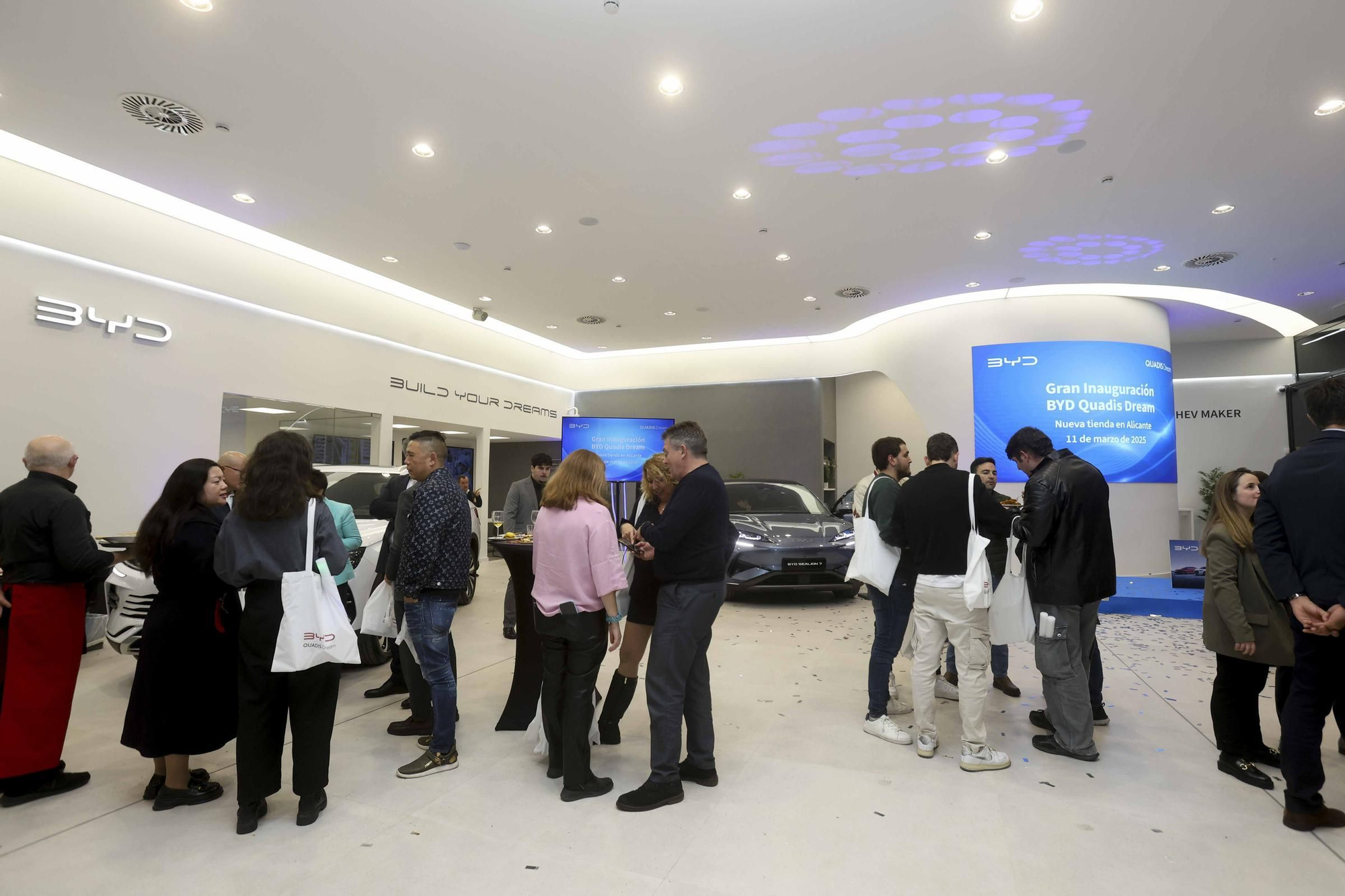 QUADIS Dream inaugura el primer centro BYD en Alicante.
