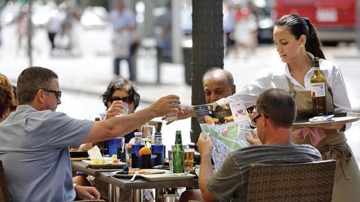 Calviño dice que los datos del paro muestran "la buena marcha y la fuerza de la economía española"